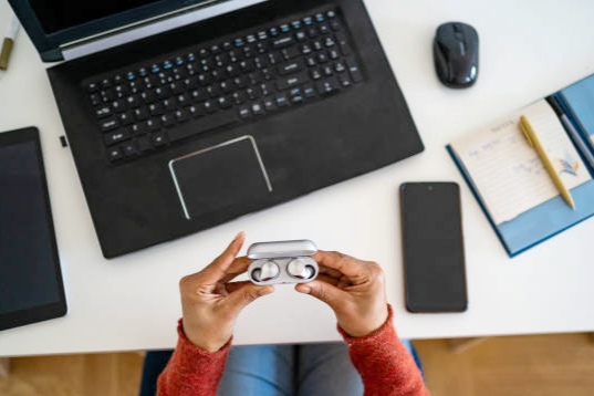 How to Connect Airpods to Laptop