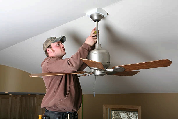 How to Wire a Ceiling Fan to a Switch